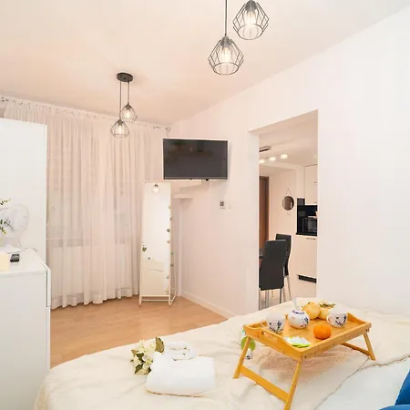 - Location, Old Town Nearby - By Rentujemy Apartment *